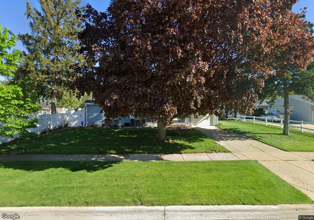 975 Southbridge Dr, Aurora, IL 60506 - photo 1