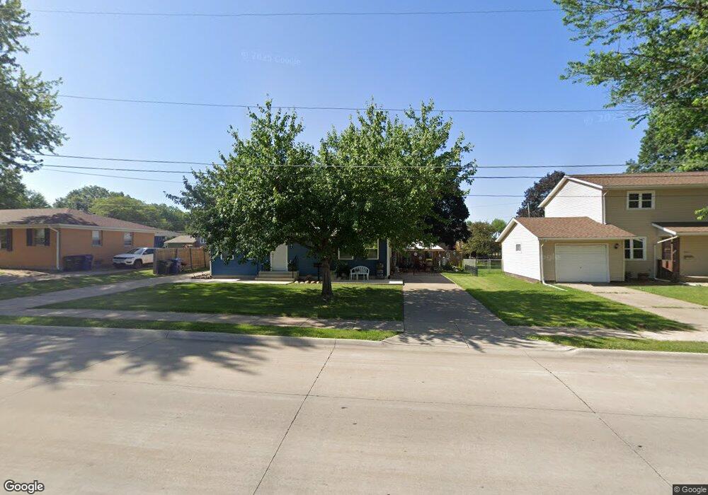 2223 W 46th St, Davenport, IA 52806 - photo 1