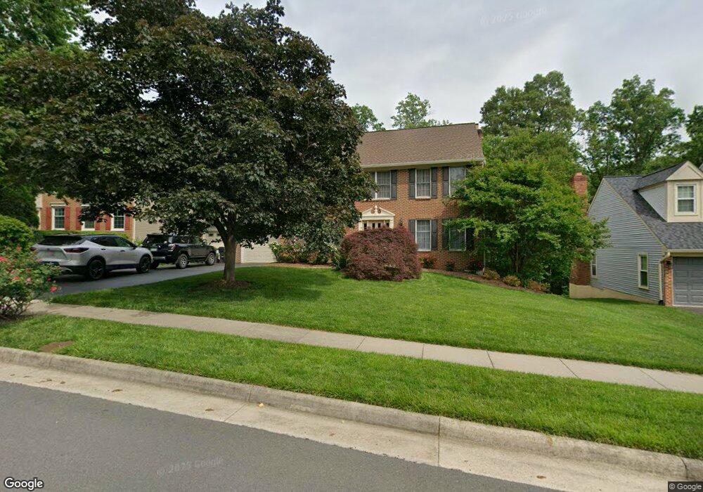 7811 Windy Point Ct, Springfield, VA 22153 - photo 1