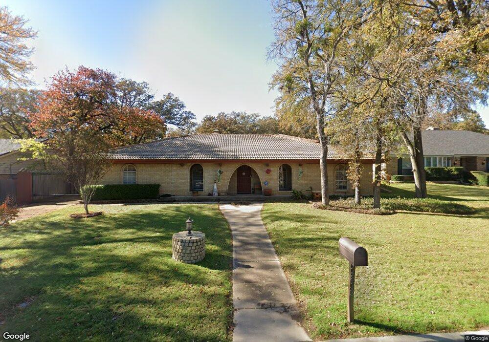 2833 Winterhaven Dr, Hurst, TX 76054 - photo 1