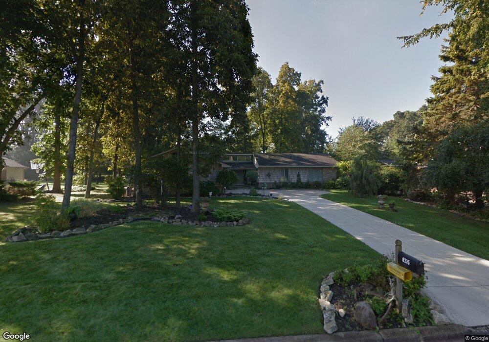 8235 Thorntree Ct, Grosse Ile, MI 48138 - photo 1