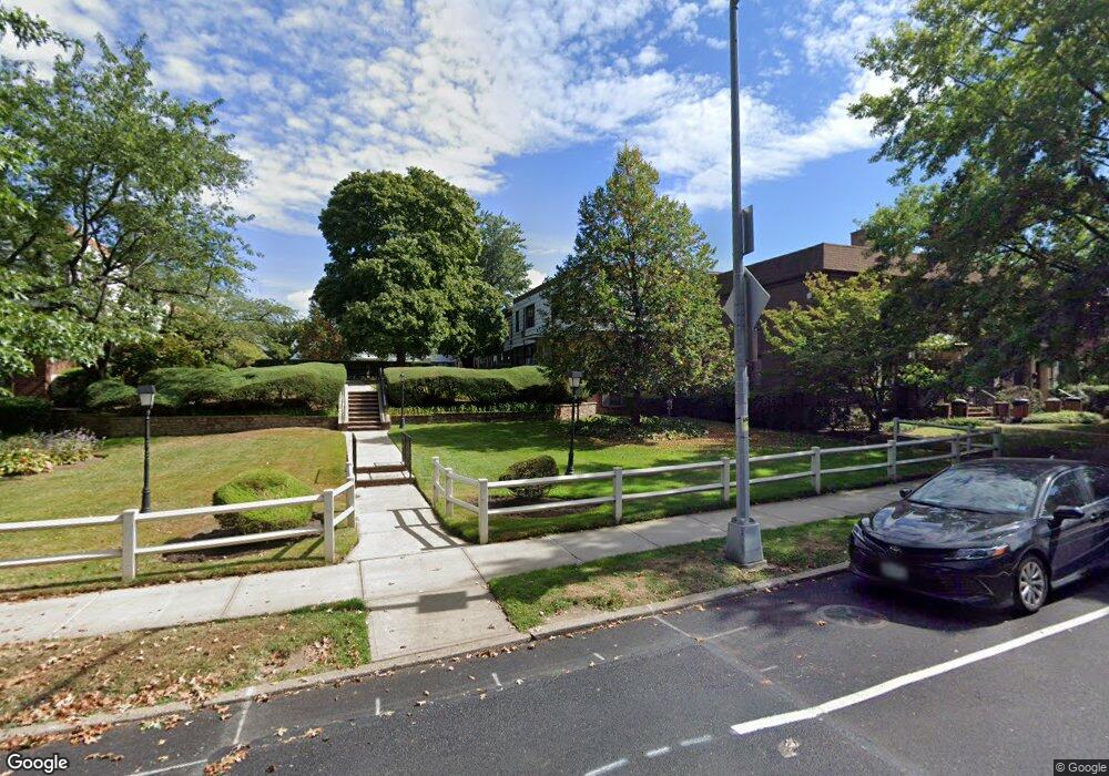 6991 Park Dr E unit B, Flushing, NY 11367 - photo 1