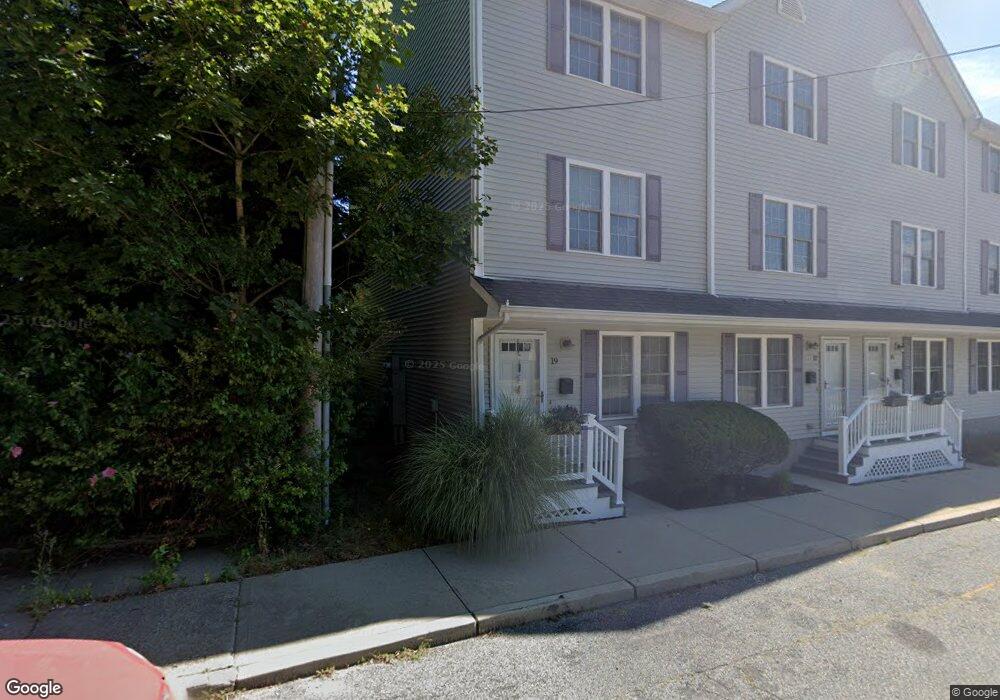 19 Green St unit 19, Wakefield, RI 02879 - photo 1