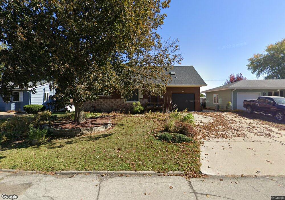1002 E 15th St S, Newton, IA 50208 - photo 1