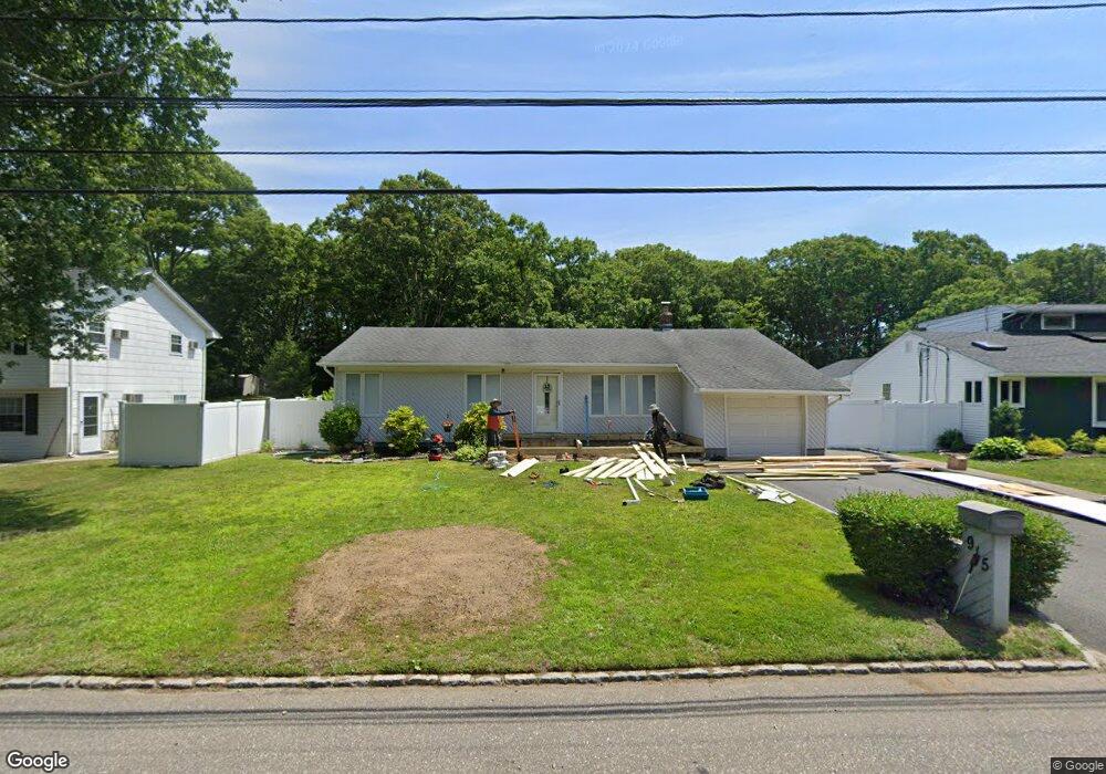915 Chester Rd, Sayville, NY 11782 - photo 1