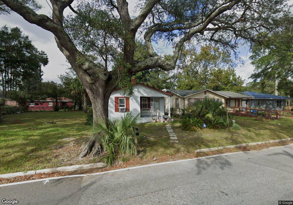 1923 2nd St, Brunswick, GA 31520 - photo 1