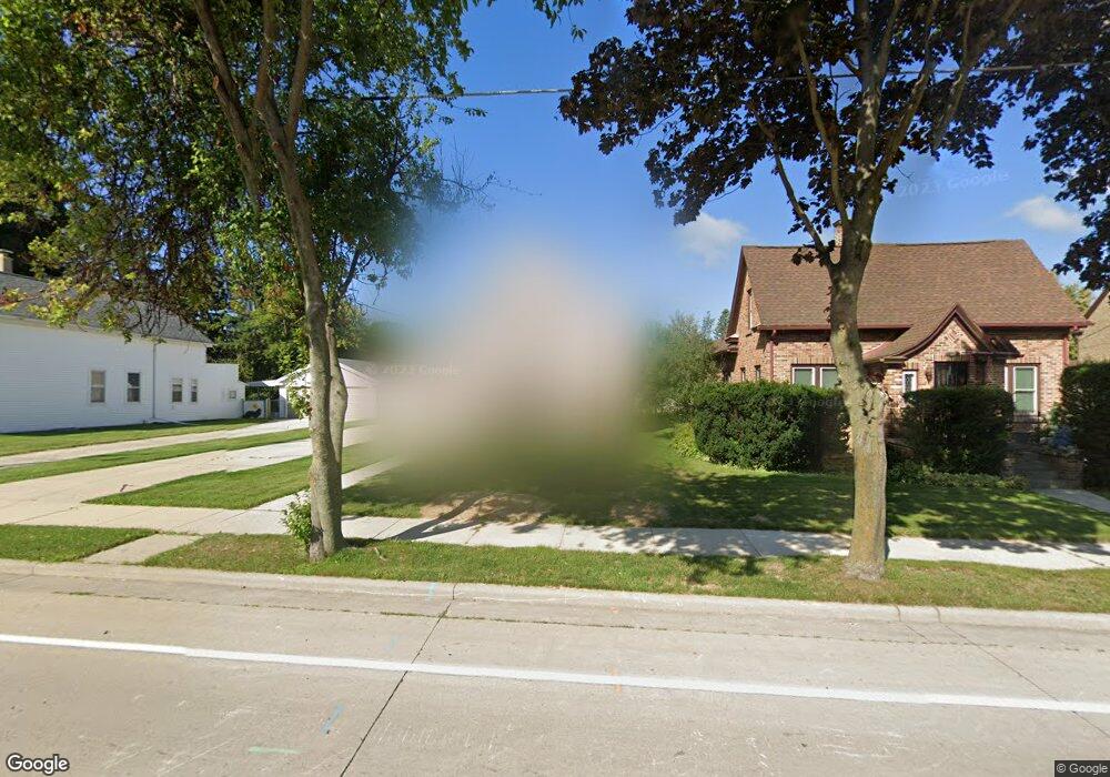 928 N 11th St, Manitowoc, WI 54220 - photo 1