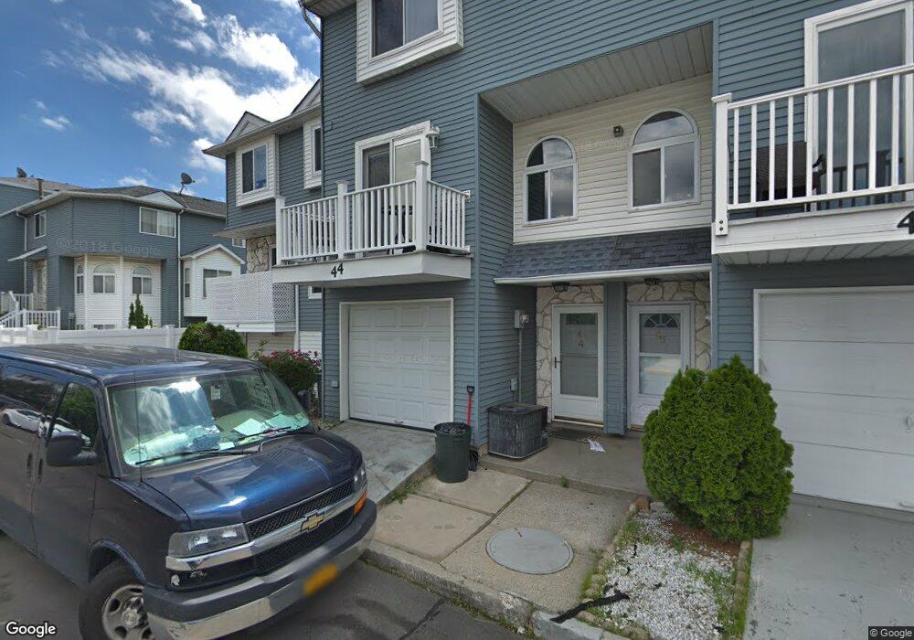 44 Country Dr S, Staten Island, NY 10314 - photo 1