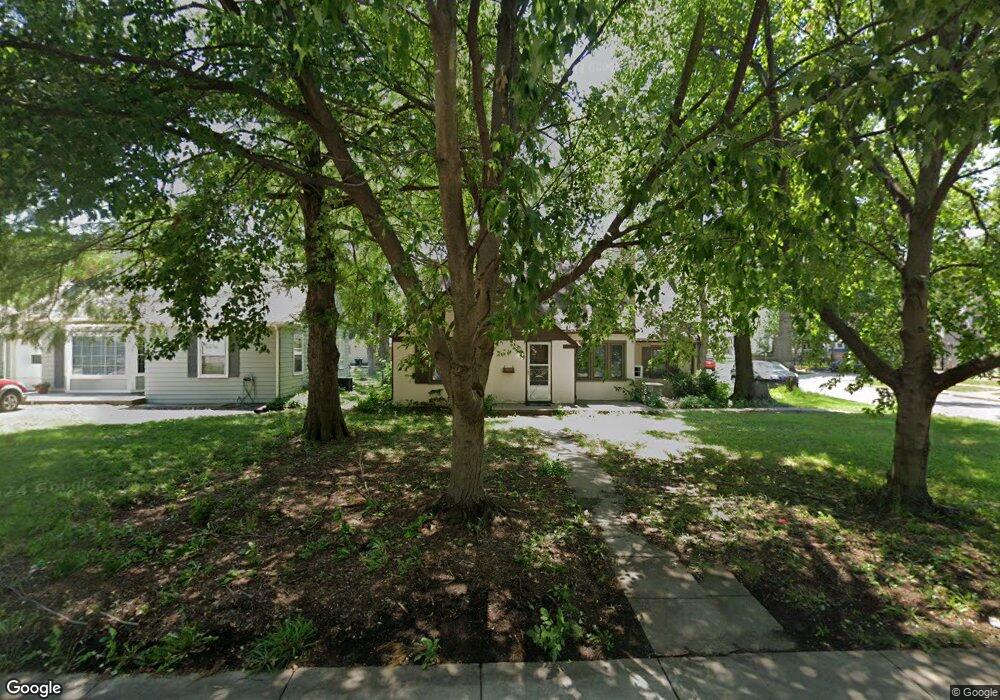 2417 SW 10th St, Topeka, KS 66604 - photo 1