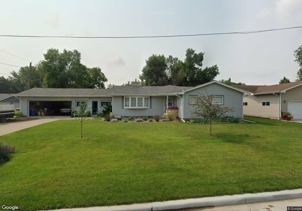 431 7th St SW, Jamestown, ND 58401 - photo 1