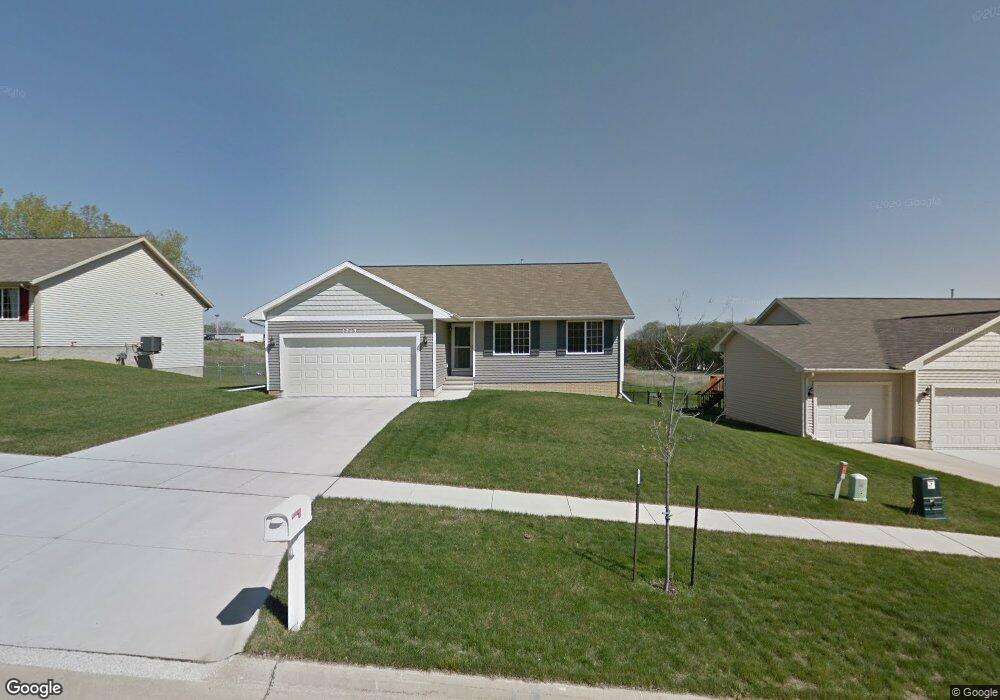 1715 23rd St SW, Cedar Rapids, IA 52404 - photo 1