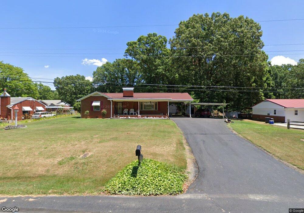 855 Woodcrest Dr, Asheboro, NC 27205 - photo 1