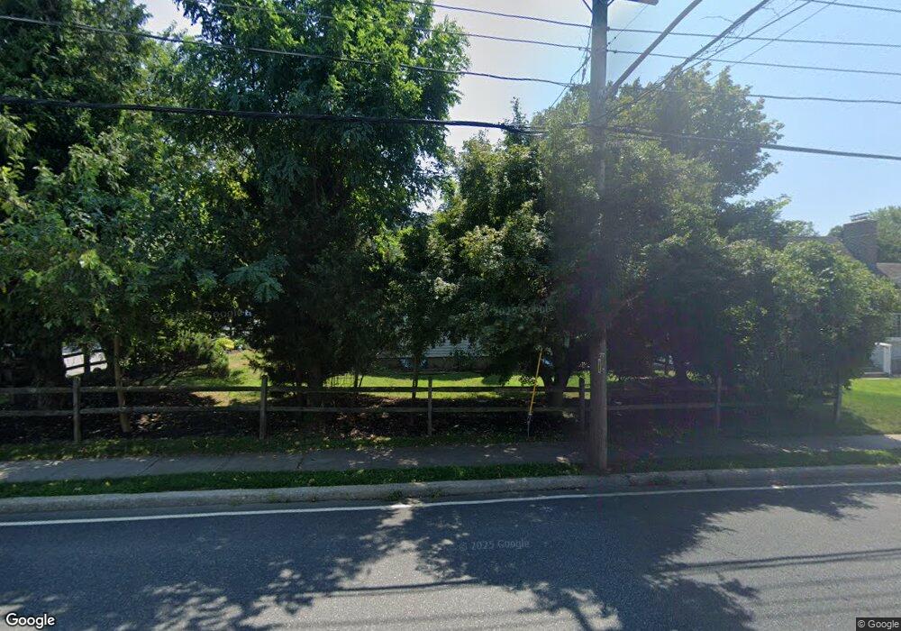 25 Glenwood Rd unit 2nd Fl, Glen Head, NY 11545 - photo 1