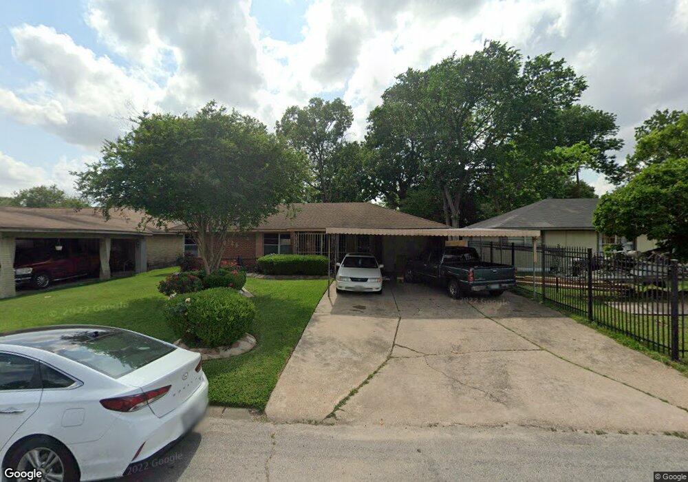 10129 Hollyglen Dr, Houston, TX 77016 - photo 1