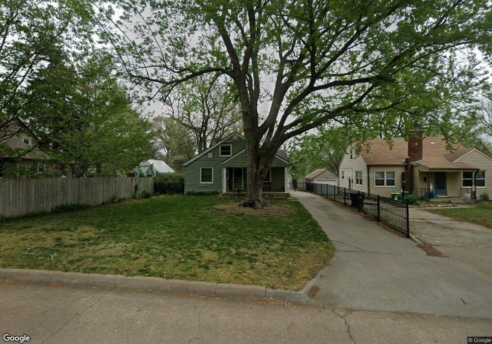1106 SW Frazier Ave, Topeka, KS 66604 - photo 1