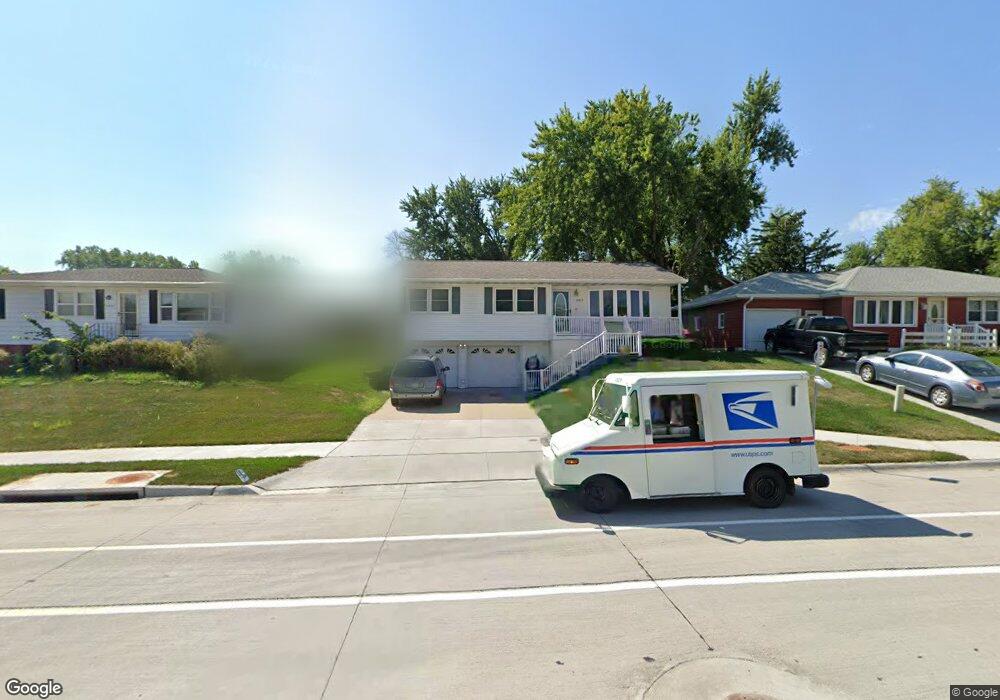 2907 O Ave NW, Cedar Rapids, IA 52405 - photo 1