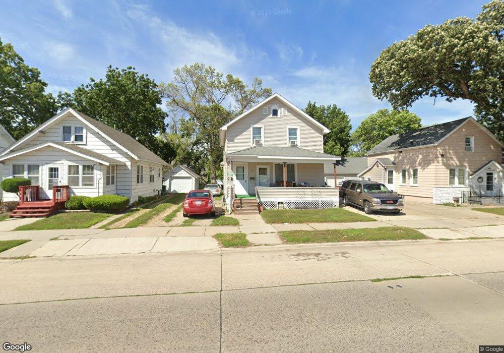 1106 W Oakland Ave, Austin, MN 55912 - photo 1