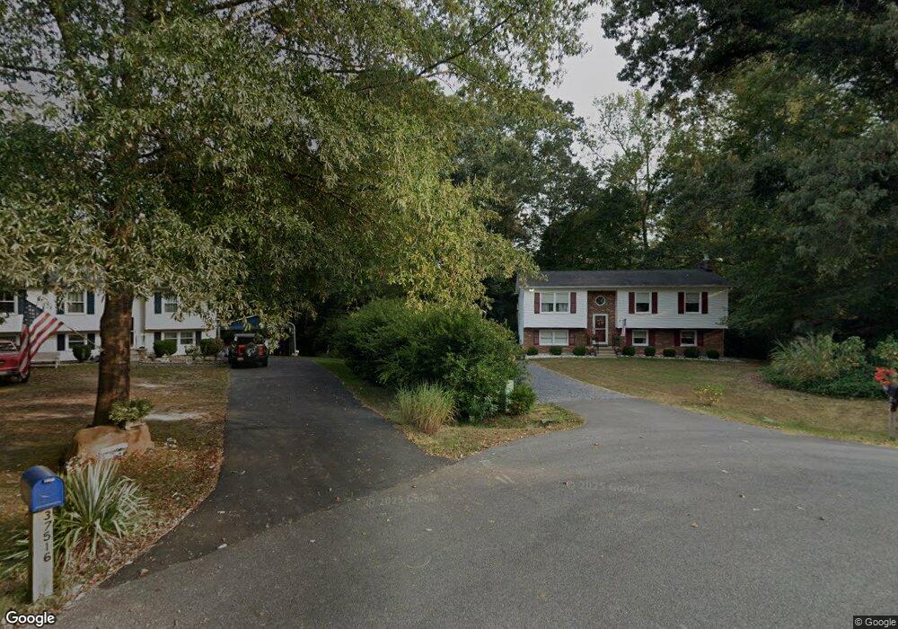 37513 E Lakeland Dr, Mechanicsville, MD 20659 - photo 1