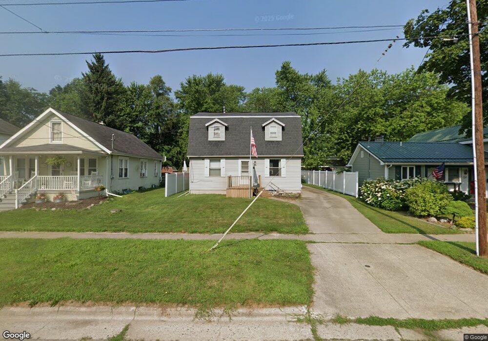 704 Maple St, Grand Ledge, MI 48837 - photo 1