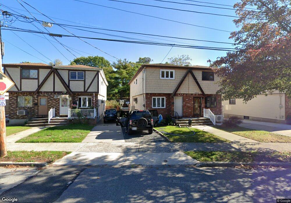 698 N Railroad Ave, Staten Island, NY 10304 - photo 1