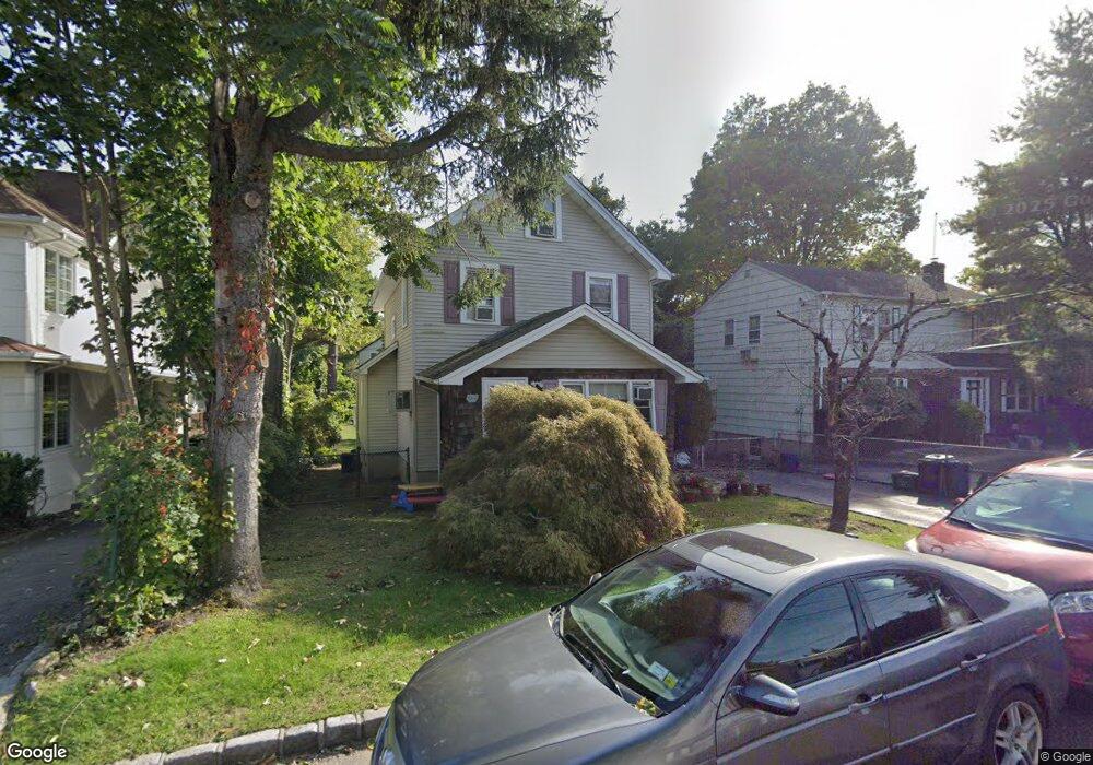 10 Franklin Rd, Great Neck, NY 11024 - photo 1