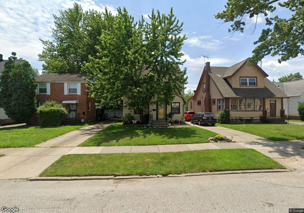 20104 Gardenview Dr, Maple Heights, OH 44137 - photo 1