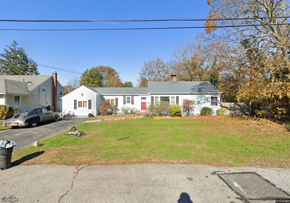 45 Manitton Ct, Islip, NY 11751 - photo 1