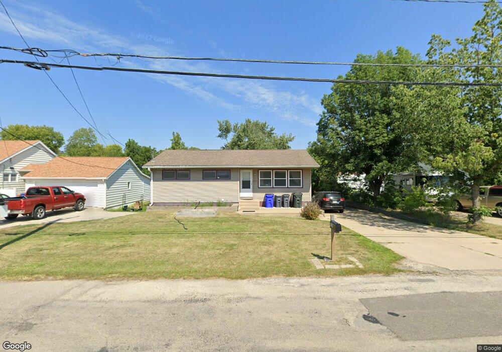 2208 E Ave NW, Cedar Rapids, IA 52405 - photo 1