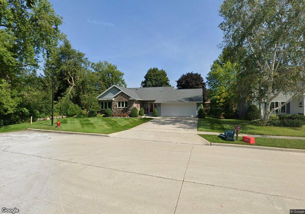 1930 Lexington Dr, Manitowoc, WI 54220 - photo 1