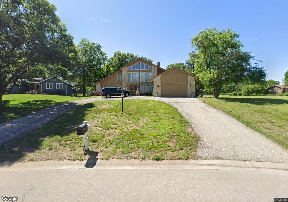 3339 SW Friar Rd, Topeka, KS 66614 - photo 1