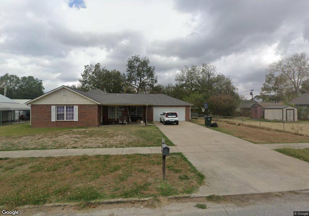 919 W 7th St, Okmulgee, OK 74447 - photo 1