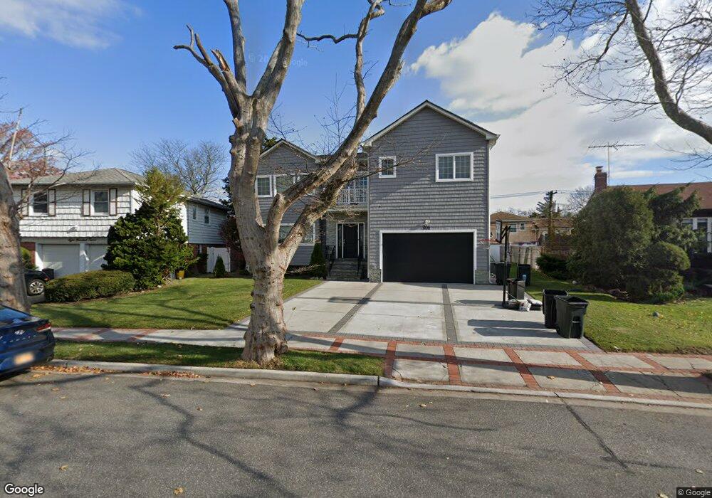 806 Plainfield Ln, Valley Stream, NY 11581 - photo 1