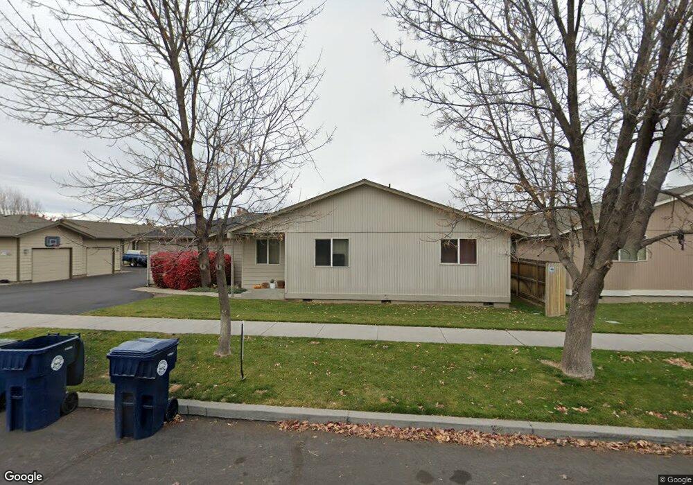 2013 NW Cedar Ave, Redmond, OR 97756 - photo 1