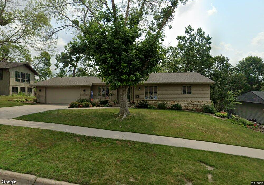 2922 Alleghany Dr NE, Cedar Rapids, IA 52402 - photo 1