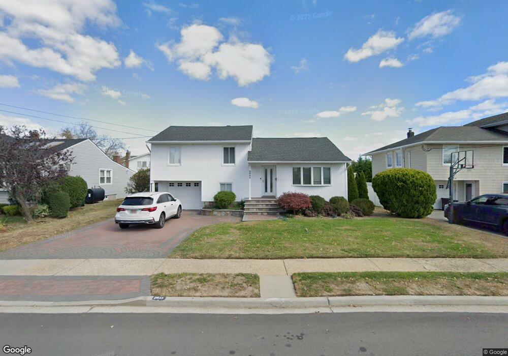 2833 Wynsum Ave, Merrick, NY 11566 - photo 1