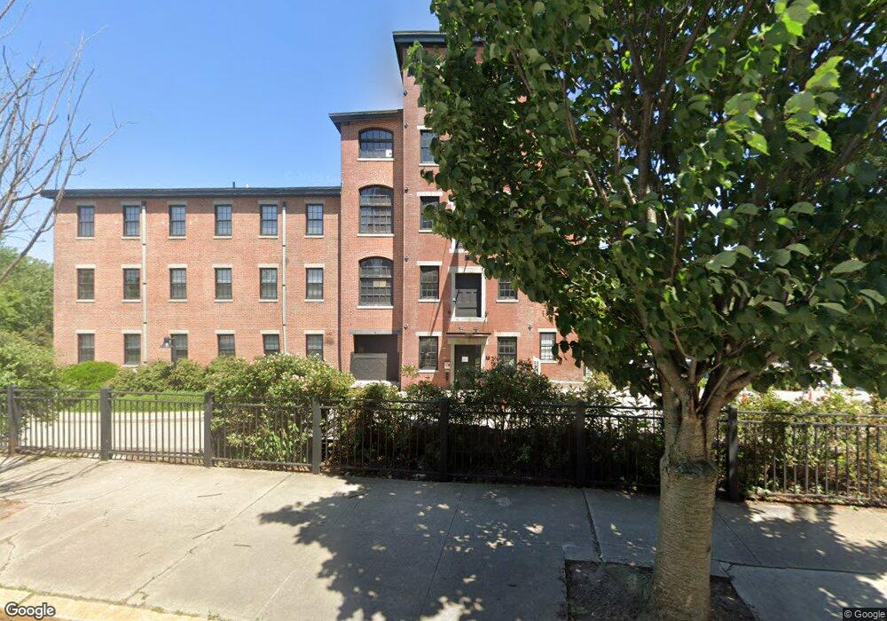 555 Roosevelt Ave unit R02, Central Falls, RI 02863 - photo 1