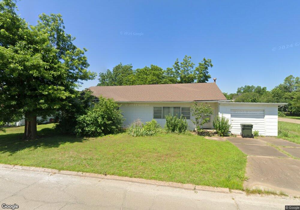 945 E 2nd St, Cushing, OK 74023 - photo 1