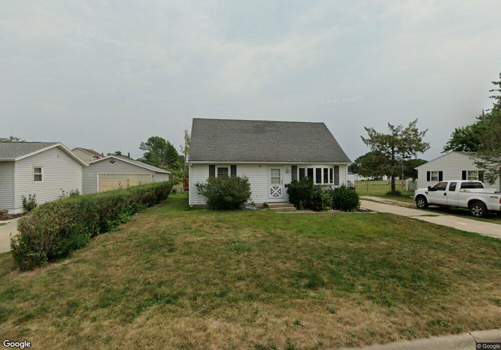 2423 1st St SW, Cedar Rapids, IA 52404 - photo 1