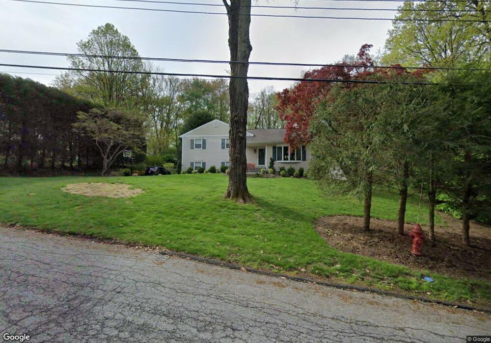 2135 van Cortlandt Cir, Yorktown Heights, NY 10598 - photo 1