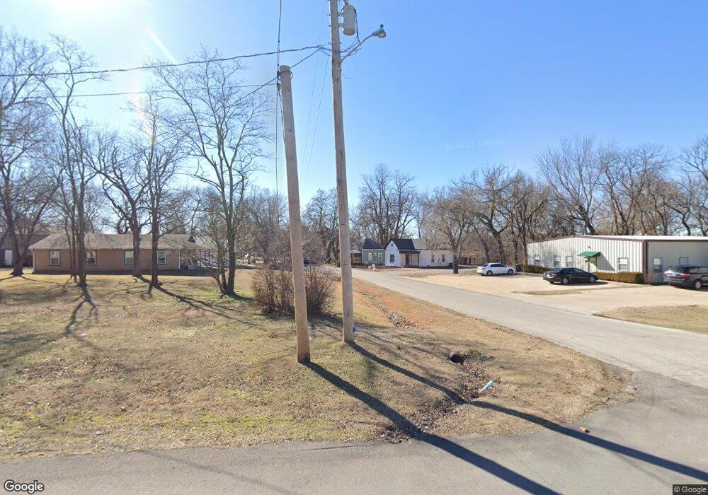 381 W Claremore St, Claremore, OK 74017 - photo 1