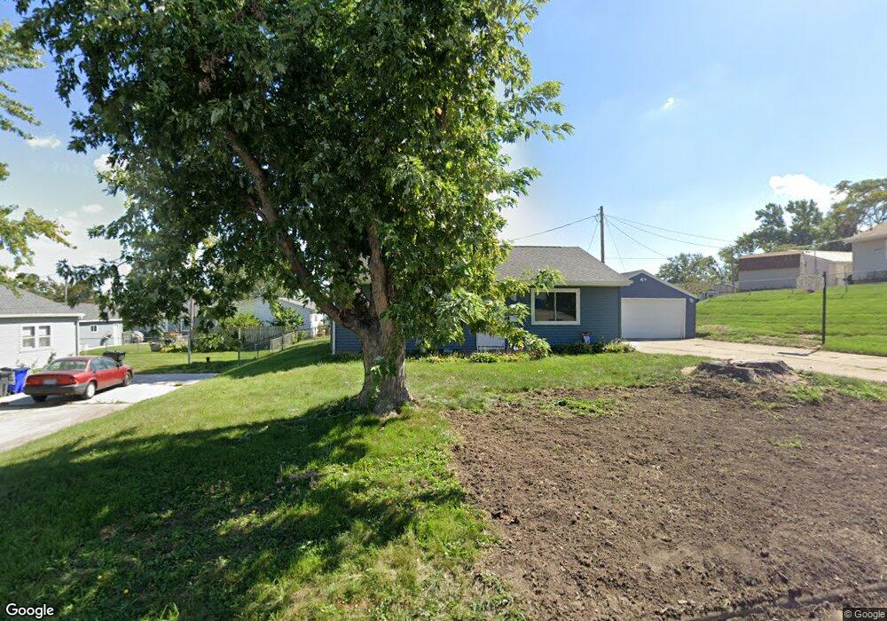 811 Cleveland St SW, Cedar Rapids, IA 52404 - photo 1