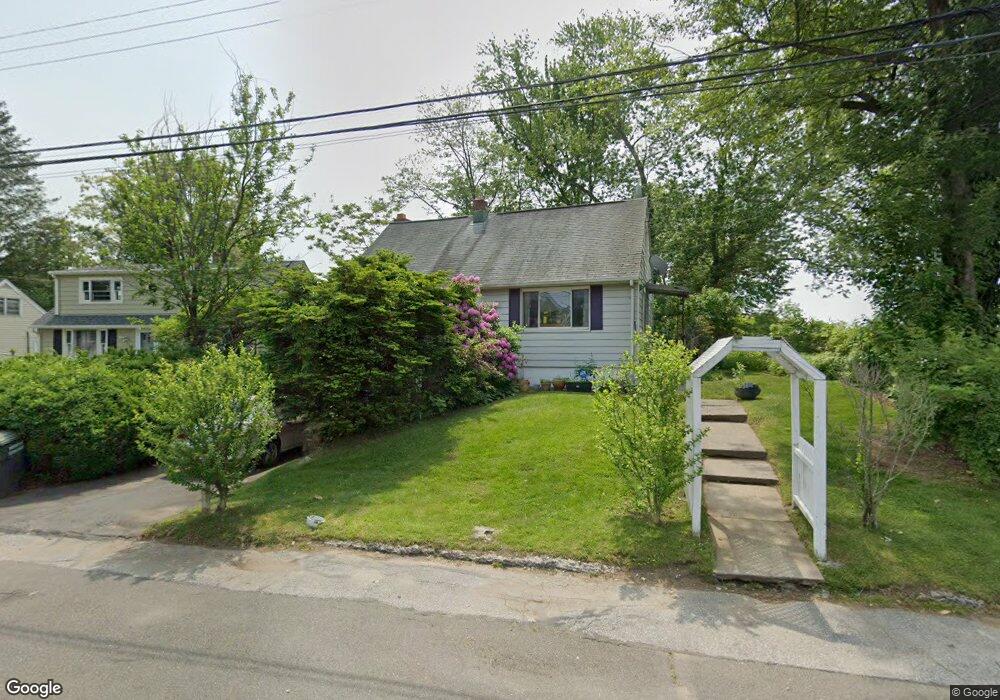 110 Clearview Dr, Bridgeport, CT 06606 - photo 1