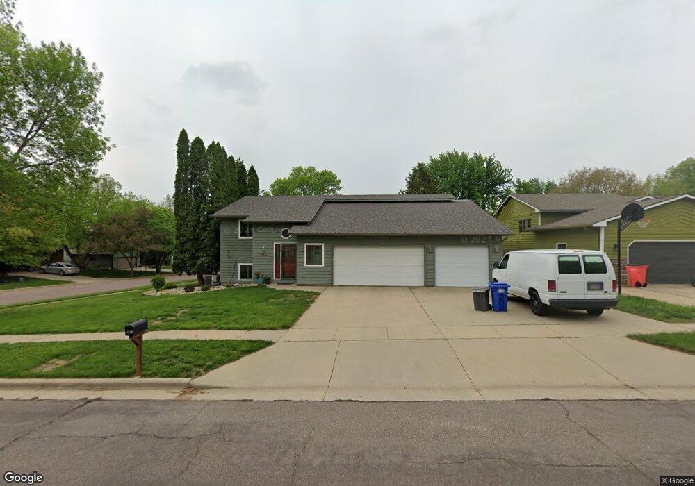 4921 E Avondale Cir, Sioux Falls, SD 57110 - photo 1