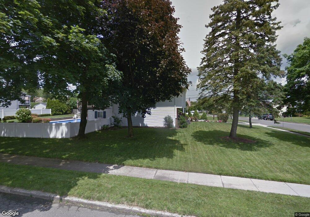 12 Shaker Ridge Ln, ComMacK, NY 11725 - photo 1