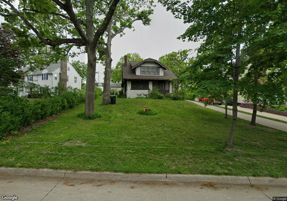 2109 Glenway Dr SE, Cedar Rapids, IA 52403 - photo 1