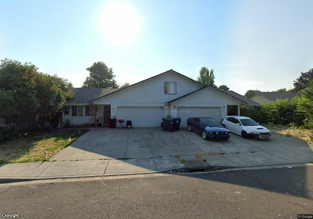 532 Briarwood Dr unit 2, Central Point, OR 97502 - photo 1