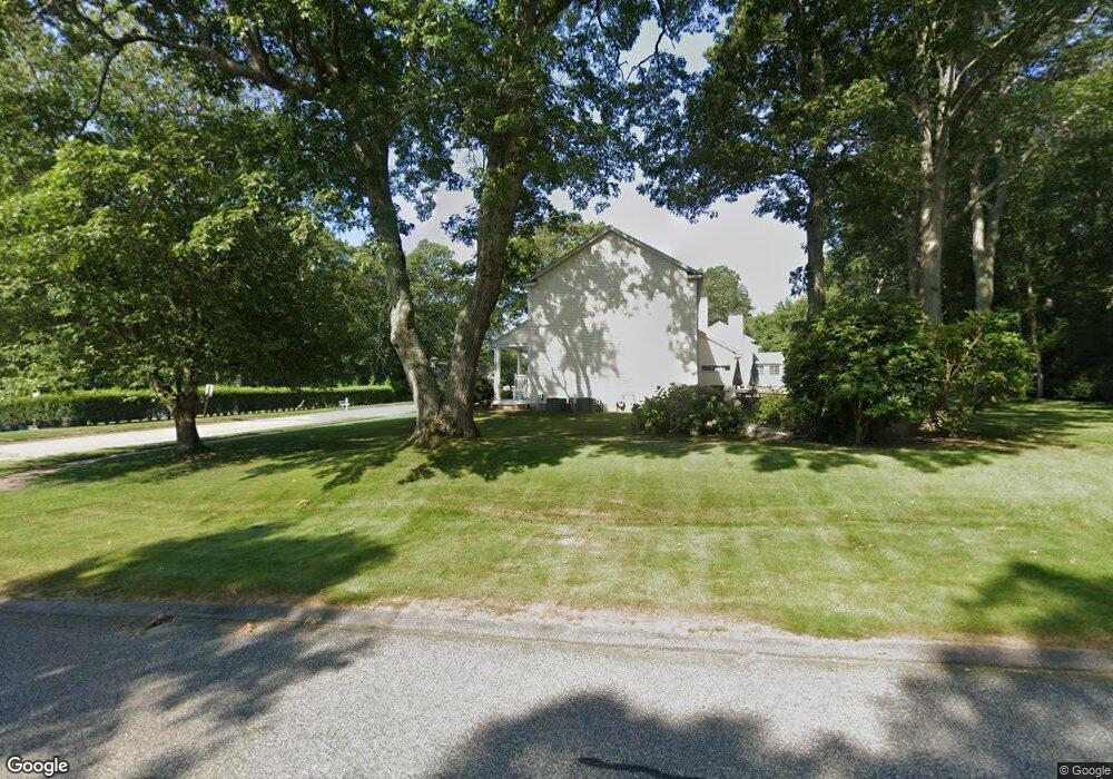 564 Chestnut Hill Rd, Wakefield, RI 02879 - photo 1