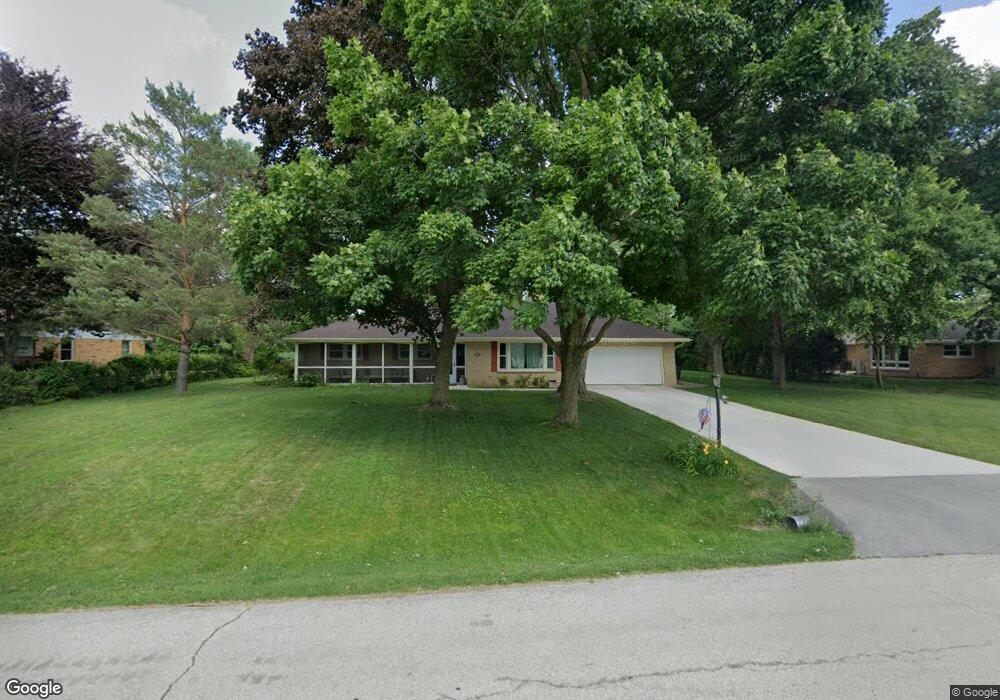 1830 Arrowhead Ct, Elm Grove, WI 53122 - photo 1