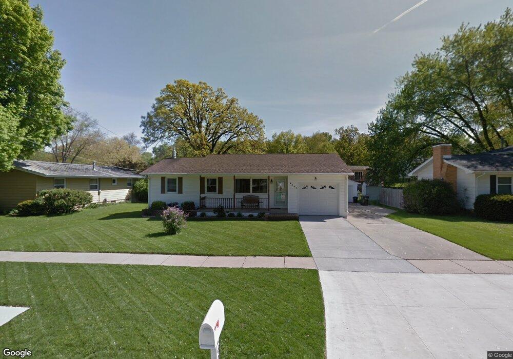 2431 O Ave NW, Cedar Rapids, IA 52405 - photo 1