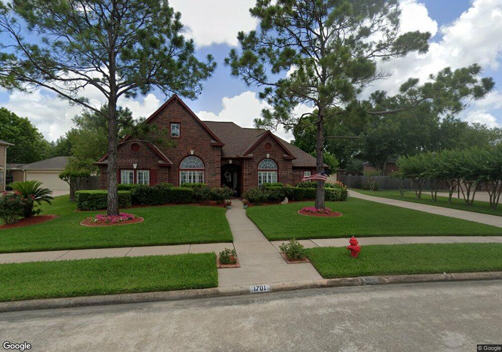 1701 Country Club Dr, Friendswood, TX 77546 - photo 1